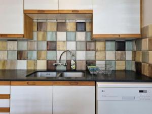 Country Beach House - Traditional Family Vacation Home for 6 - Near Beach