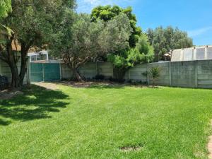 Country Beach House - Traditional Family Vacation Home for 6 - Near Beach