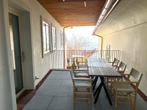 One-Bedroom Apartment with Balcony and City View room in Apartments Cafe Hexe