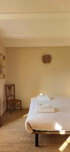 Maisons de vacances La Maison Chez Lisette avec piscine et terrain de petanque prive au bord de l-Allier ! : photos des chambres
