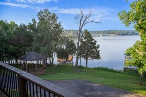 Barkley Breeze Waterfront