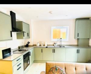 Dover port town centre Comfy Flat with Parking