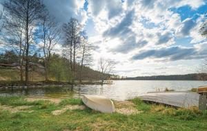 2 Bedroom Lovely Home In Borsk