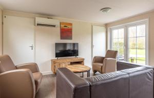 Beautiful Home In Wagenborgen With Wifi