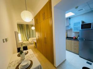 Big Studio Apartment in Dubai Marina Walking to JBR Beach, Cruise and DMCC Metro