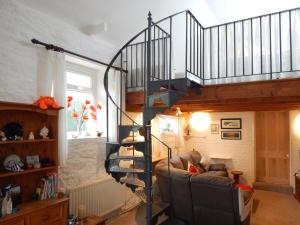 Coach House, Hope Cove, overlooking the beach