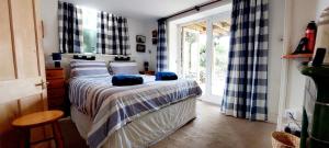 Coach House, Hope Cove, overlooking the beach