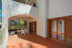 Villa Lupiae by BarbarHouse