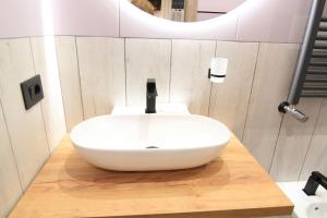 Helle Hus Quiet & Central Guesthouse, Modern Studio with Kitchen, Fast Metro to City Center