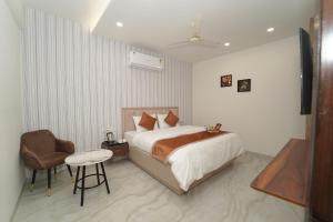 Hotel Chandigarh Heights - Airport Road Manali Highway Transit Hotel