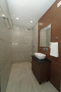 Hotel Chandigarh Heights - Airport Road Manali Highway Transit Hotel