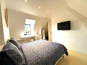 Maisons de vacances PETIT PARADIS DE BARAN Romantic stone cottage with hot tub near Sarlat : photos des chambres