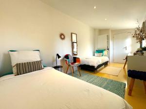 Maisons de vacances PETIT PARADIS DE BARAN Romantic stone cottage with hot tub near Sarlat : photos des chambres