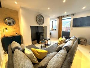 Maisons de vacances PETIT PARADIS DE BARAN Romantic stone cottage with hot tub near Sarlat : photos des chambres