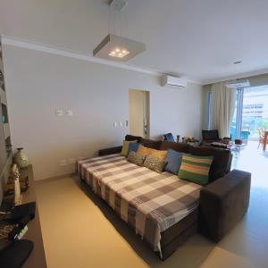 2 minutos a pé da praia! Módulo 7, pé na grama, completo!