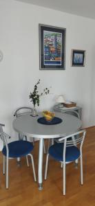 SunÄana obala - Sunny coast - 5 min walk to the beach
