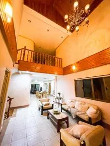 Spacious Family House in Tagaytay with Billiards, Garden, and Courtyard - Anuling