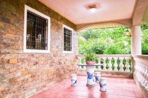 Spacious Family House in Tagaytay with Billiards, Garden, and Courtyard