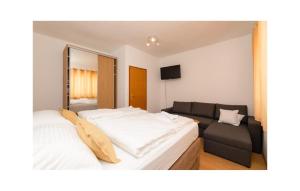 Stunning Home In Supetar