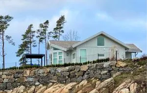 3 Bedroom Beautiful Home In Færvik - Eydehamn