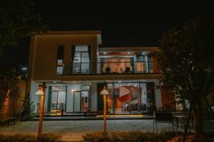 Floral Hue Garden & Riverside Villa