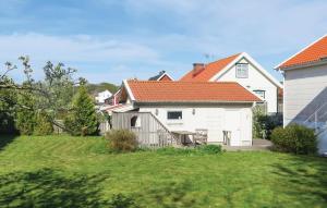 Cozy Home In Rönnäng With Wifi