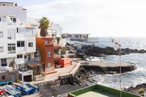 Home2Book Charming Sea Front House