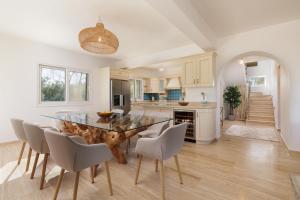 SunBreeze-Beachfront Luxury Villa 5 Bed 4 bath-Sleeps 10