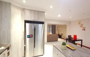 COZY BEDROOM NEAR Mall Of Africa