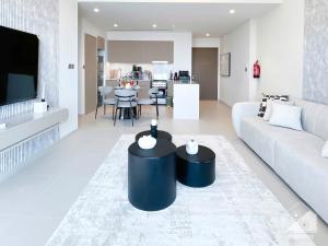 Ultimate Luxury Grande 1B With Balcony & Views - 4-star hotels in Dubai