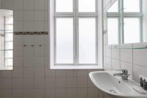 Stylish and Bright 2 Bedroom in CPH N