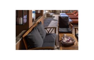 Awesome Home In Zastrazisce With Wifi