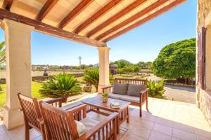 Villa Can Mosca, garden and swimming pool close to beach