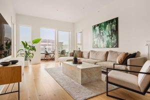 Dinbnb Apartments I Luxury with Views l Large Balcony