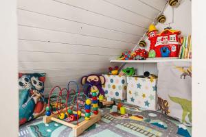 Dinbnb Apartments I Family Dream in Bergen I Playroom I Private Garden