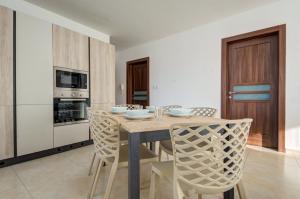G&V Seafront Apartment in Bugibba