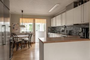 Big sea-loving house close to the beach