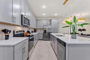 5BR Luxury Home with Pool and Resort Perks, Near Disney