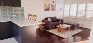 Relaxing Retreat Near Penguin Island - Hosted by Canstay