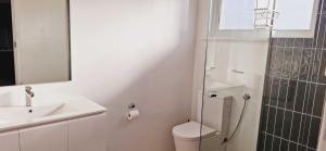 Relaxing Retreat Near Penguin Island - Hosted by Canstay