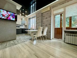 ApartPoltava УНІКАЛЬНІ апартаменти у ЦЕНТРІ з видом на театр Гоголя SOUL TOUCH