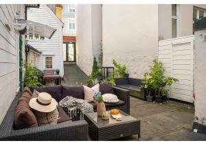 DINBNB Apartments l 50 meters to Bryggen l New 2023 l Sunny backyard