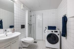 DINBNB APARTMENTS l Unbeatable Location l Priv Rooftop l Self Check-in