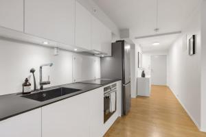 DINBNB APARTMENTS l Unbeatable Location l Priv Rooftop l Self Check-in