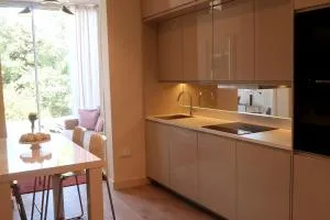 1 bedroom modern en-suite apartment Nine Elms - London