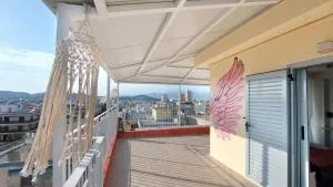 A bright and relaxing penthouse on the 5th floor - Kholargós