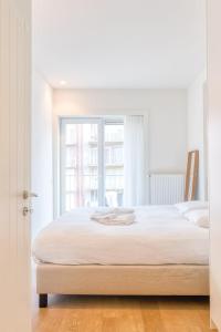 Bright apartment with sunny terrace and parking