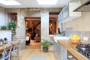 Town House In Quaint Breton Village - Lignol