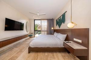 Lux 2BR with Rooftop Pool and Close to Beach