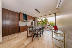 Lux 2BR with Rooftop Pool and Close to Beach